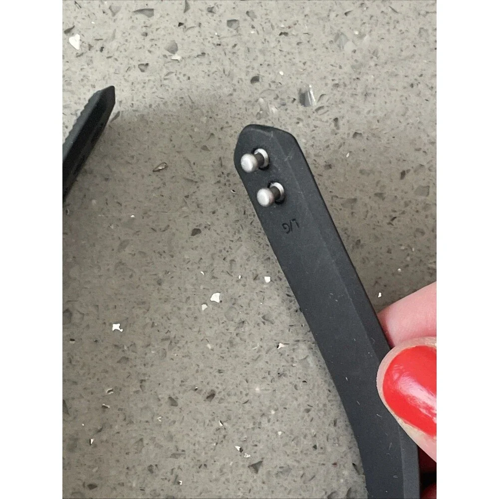READ Fitbit Alta FB406 Fitness Tracker Black large band untested